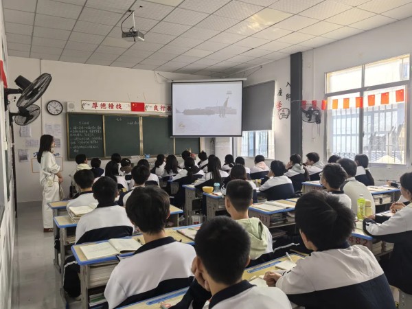 岳陽(yáng)市江南通信職業(yè)技術(shù)學(xué)校有限公司,岳陽(yáng)江南學(xué)校,岳陽(yáng)江南通信學(xué)校,岳陽(yáng)職業(yè)學(xué)校